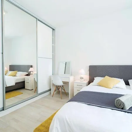 Ferienhaus Fur 12 Personen In Zaboric, Dalmatien Norddalmatien * زابوريتش