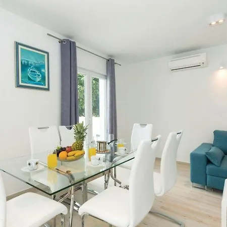 Ferienhaus Fur 12 Personen In Zaboric, Dalmatien Norddalmatien *