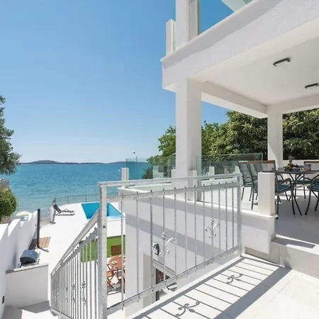 Ferienhaus Fur 12 Personen In Zaboric, Dalmatien Norddalmatien * زابوريتش